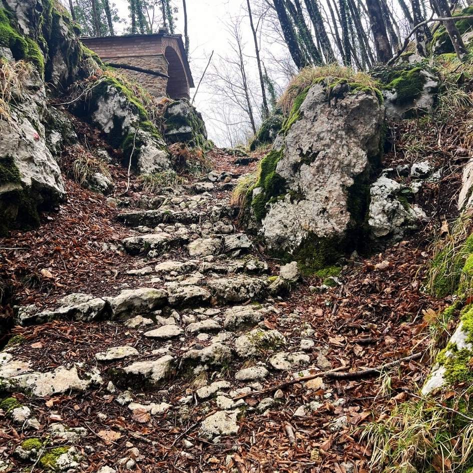 Monte Gabberi: La Montagna che Guarda il Mare - immagine 2